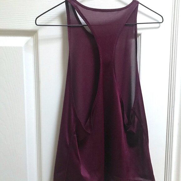 Good enough for the MONA LISA!🎾🌹 Cute Lululemon Tank in Burgundy Maroon Purple - Picture 7 of 8